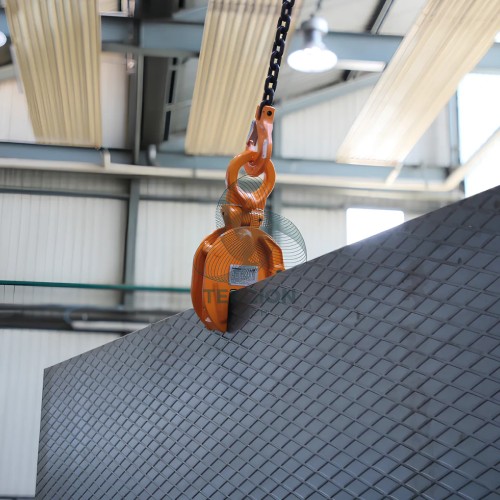 Pinza Per Sollevamento Verticale Di Superfici Piane Durezza 30HRC/300HB Con Anello Sospensione Snodato