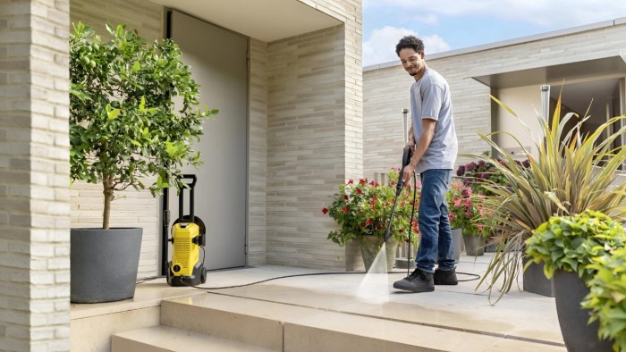 Giardinaggio e Pulizia: Attrezzature per Interni ed Esterni